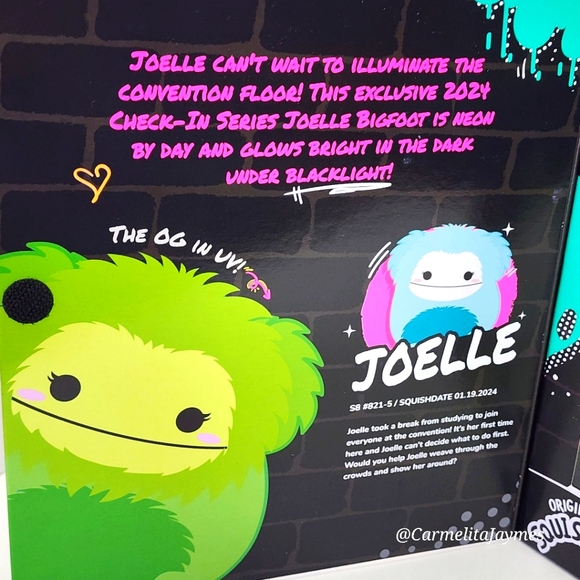 JOELLE💡🐾 SDCC Blacklight Green Bigfoot Collectors Box Set 1 in 500 w light NIB - Picture 8 of 10